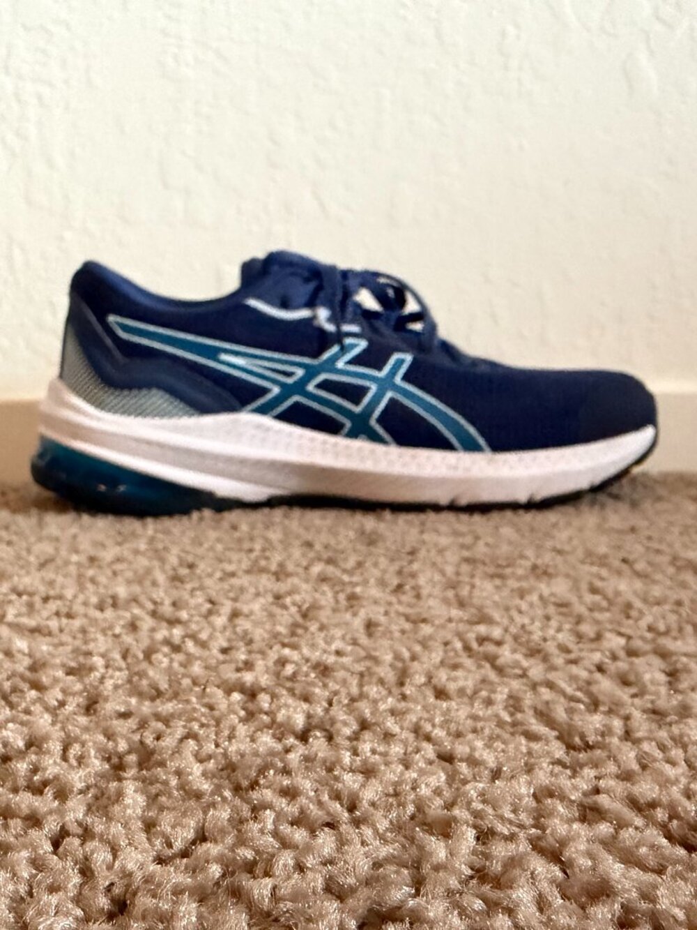 NWOT ASICS Contend 9 Running Shoe - Men's 5 1/2